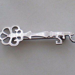 Vintage Designer Signed Skeleton Key Vintage Sterling Silver 925 Pin Brooch